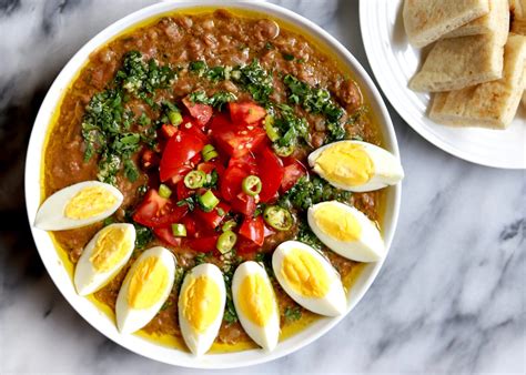  Ful Medames: Delektuj się aromatycznym i sycącym daniem z ziarnami bobów!