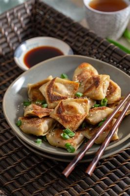  Wonton w Pikantnym Sosie: Czy Znasz Te Kultowe Chińskie Pierogi?